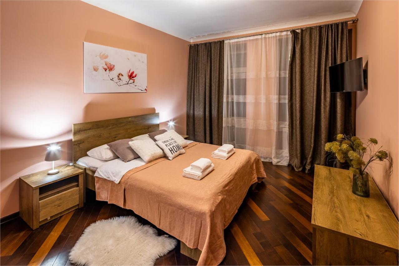 The Main Square! 2 Separated Bedrooms, Balcony Lviv Dış mekan fotoğraf