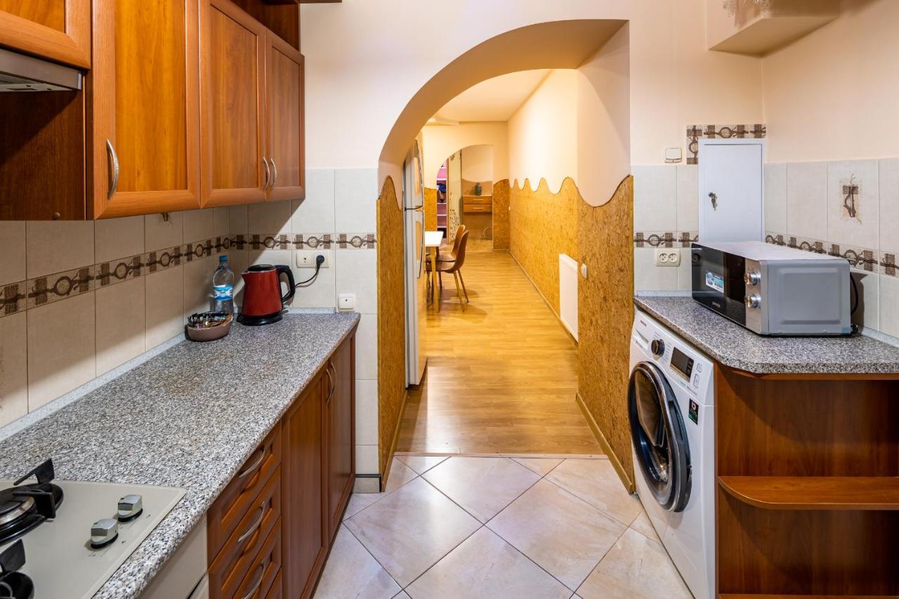The Main Square! 2 Separated Bedrooms, Balcony Lviv Dış mekan fotoğraf