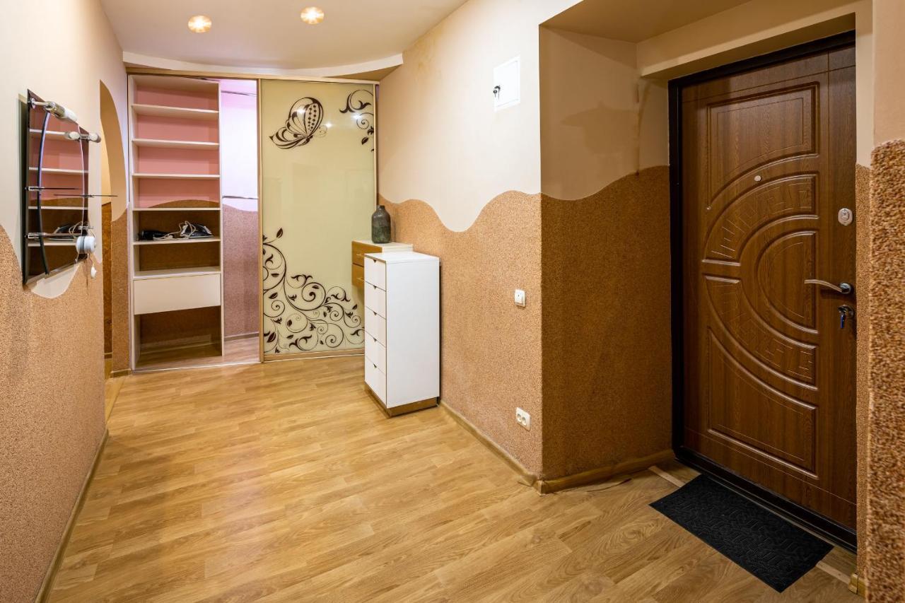 The Main Square! 2 Separated Bedrooms, Balcony Lviv Dış mekan fotoğraf
