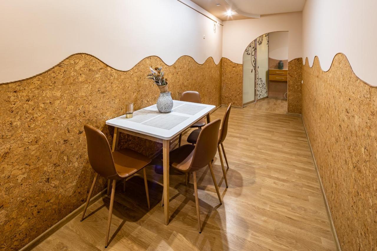 The Main Square! 2 Separated Bedrooms, Balcony Lviv Dış mekan fotoğraf