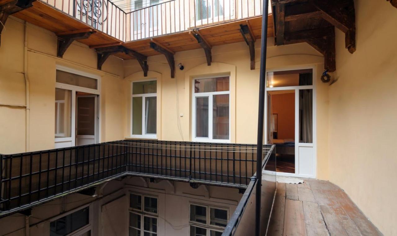 The Main Square! 2 Separated Bedrooms, Balcony Lviv Dış mekan fotoğraf
