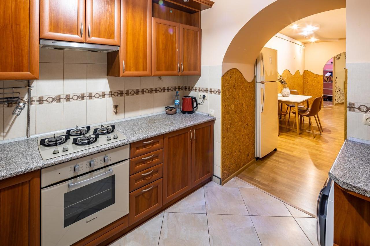 The Main Square! 2 Separated Bedrooms, Balcony Lviv Dış mekan fotoğraf