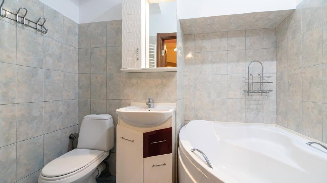 The Main Square! 2 Separated Bedrooms, Balcony Lviv Dış mekan fotoğraf